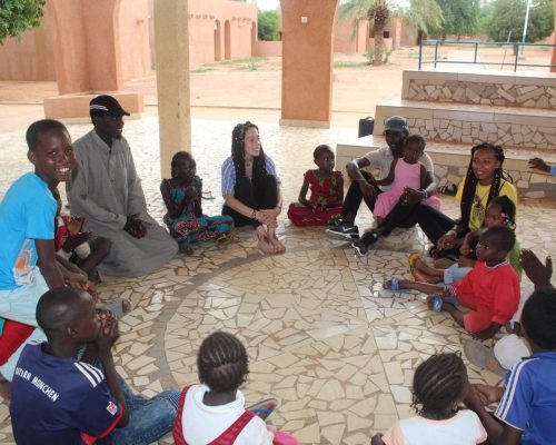 Le facteur n'est pas passé avec les enfants de SOS Villages d'Enfants Niamey